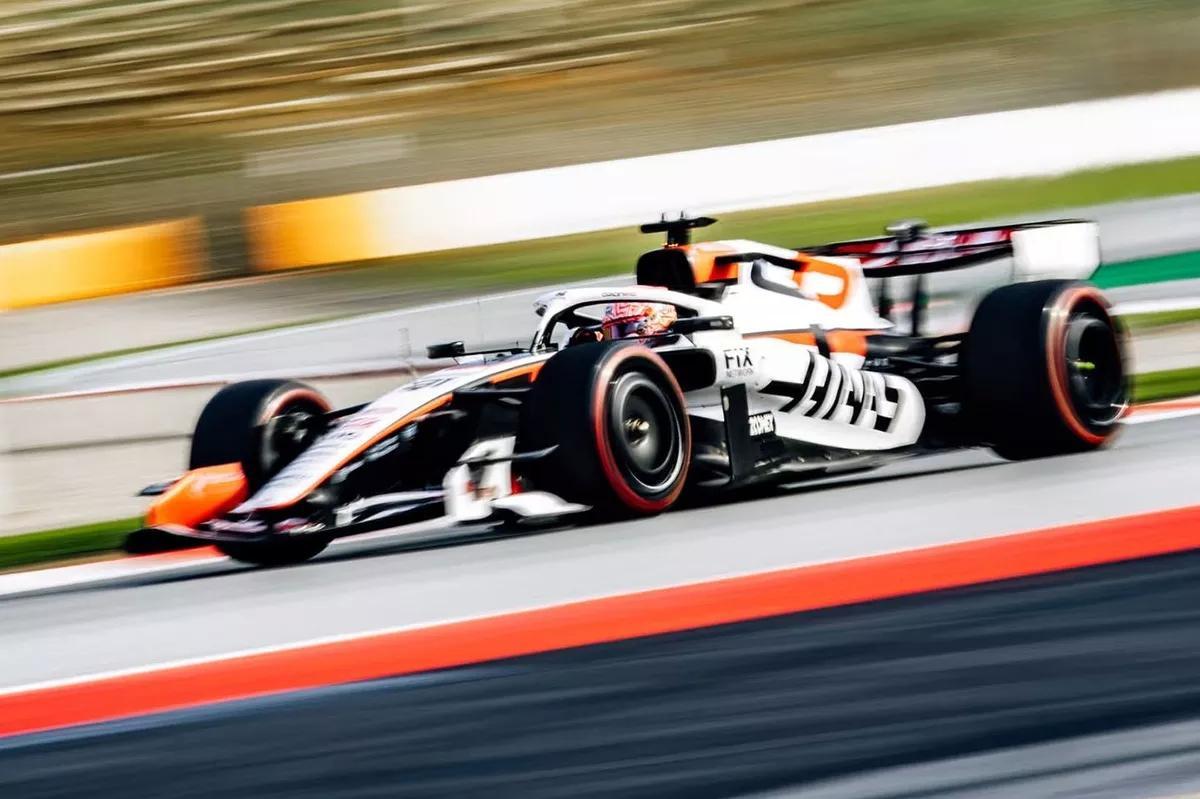 世界杯官方直播软件-F1封闭测试首日：哈贾尔全场最快，哈斯完成最多圈数